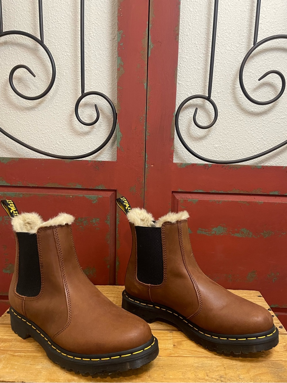 Dr. Martens 2976 Leonore Faux Fur Lined Chelsea Boots Brown Size 9